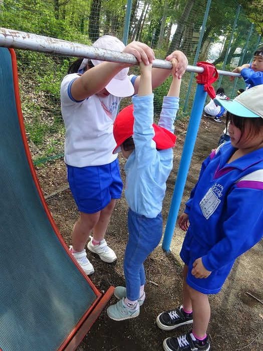 お兄さん、お姉さんたち、ガンバレ！(小学校の運動会予行見学)