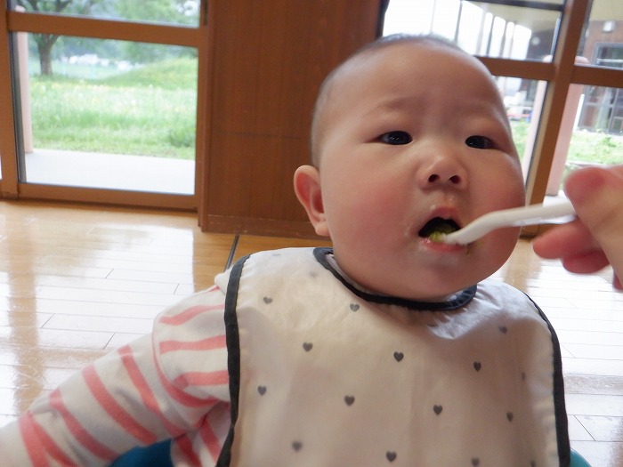 ０歳児　ばなな組　５月の様子