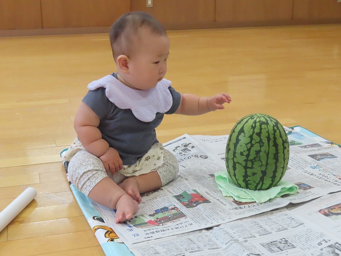 ０歳児　ばなな組　８月の様子