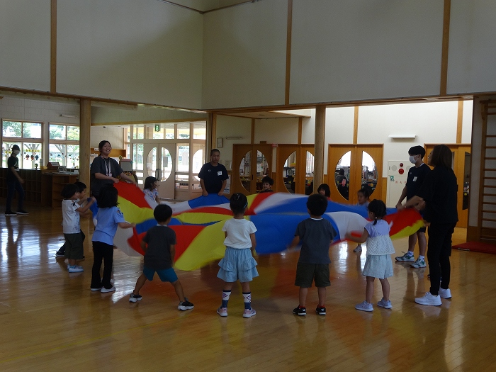 先輩たちも「だしのこ」なかまですね（中学生職場体験）